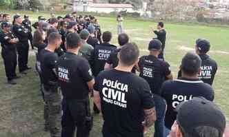 Cerca de 70 policiais civis participaram da operao contra a quadrilha(foto: PCMG/Divulgao)