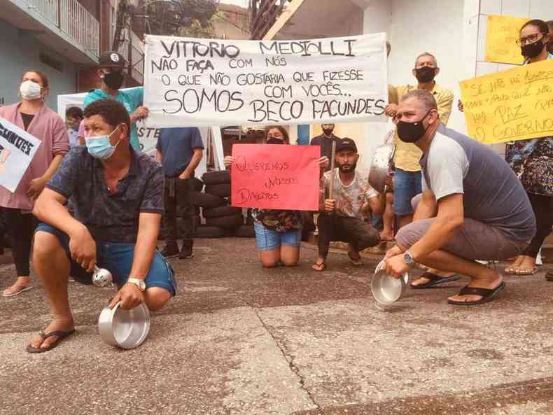 Protesto de moradores do Beco Fagundes, em Betim
