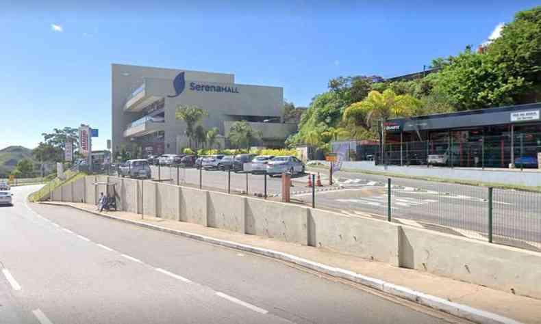 Golpe era aplicado no estacionamento de shopping no Vale do Sereno(foto: Google Street View/Reproduo)