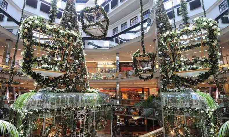 Decorados para a melhor poca de vendas do comrcio, todos os centros de compras em Minas realizaram promoes, mas com custos menores(foto: Jair Amaral/EM/D.A Press)