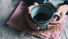 Beber duas xcaras de ch preto por dia pode aumentar longevidade
