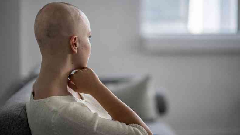A maioria das mulheres diagnosticadas com a doena no pas palpa o prprio ndulo(foto: Getty Images)