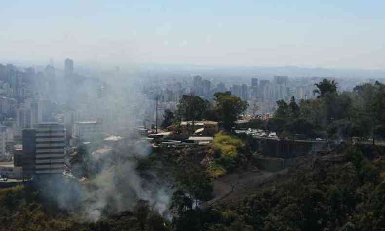 Baixa umidade relativa do ar favorece as ocorrncias de queimadas(foto: Leandro Couri/EM/D.A.Press)