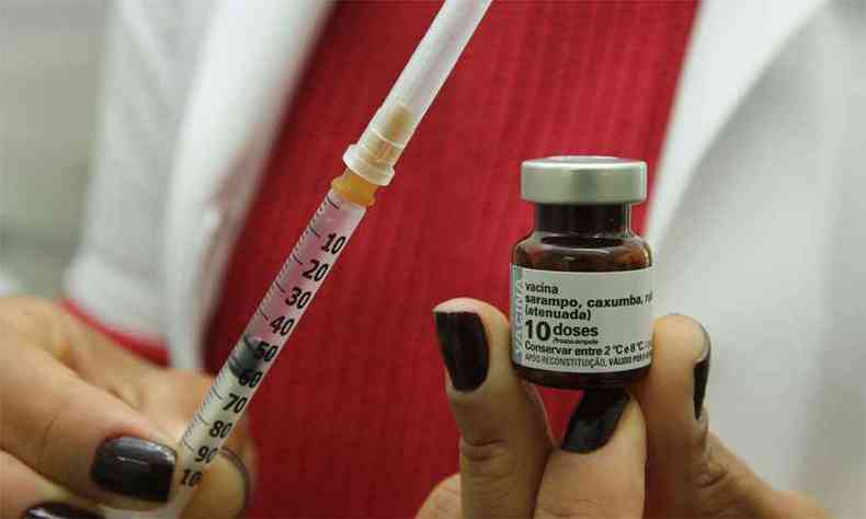 Doses da vacina esto disponveis gratuitamente em postos do SUS (foto: Jair Amaral/EM/DA Press)