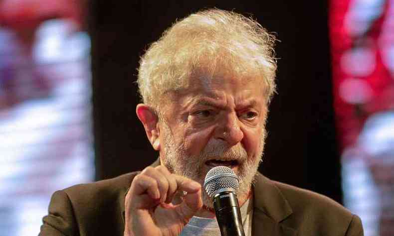 Lula disse ainda que o governo Bolsonaro faz com que investidores estrangeiros desistam de colocar dinheiro no Brasil(foto: LEO MALAFAIA/AFP)