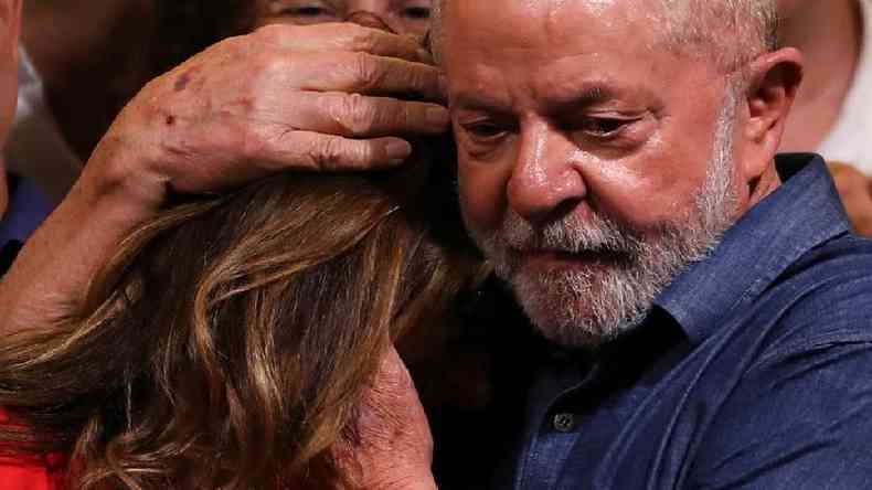 Lula abraa mulher, Janja