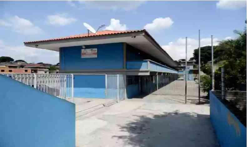 Fachada de escola em Santa Luzia