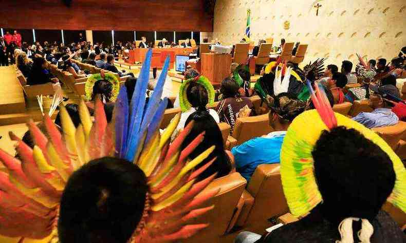 Representantes de grupos indgenas acompanham julgamento do marco temporal no Supremo Tribunal Federal, em Braslia: pouco tempo para comemorar antes de reao do Legislativo