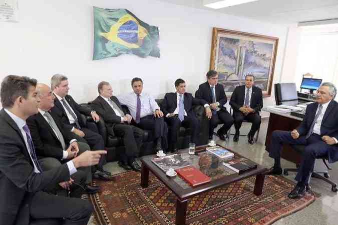 Senador Acio Neves rene lderes da oposio em seu gabinete e decidem ocupar a tribuna do Senado, nesta quinta-feira (17/03), em protestos contra nomeao do ex-presidente Lula na Casa Civil
