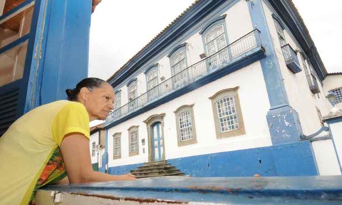 Maria Rita, de 70 anos, destaca a importância histórica do prédio que ficam em frente a sua casa(foto: Beto Novaes/EM/D.A Press) Maria Rita, de 70 anos, destaca a importância histórica do prédio que ficam em frente a sua casa(foto: Beto Novaes/EM/D.A Press)