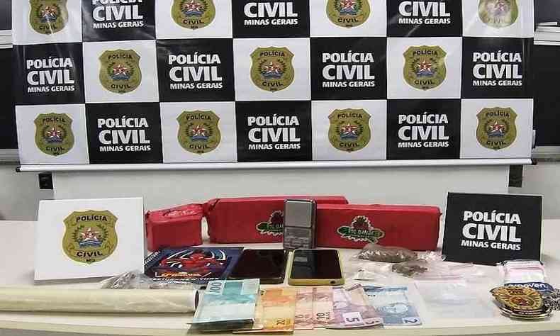 Policiais encontraram trs celulares e drogas, barras de maconha, com fugitivo(foto: PCMG)