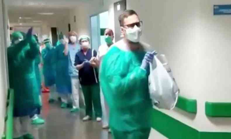 Humberto Rezende saiu sob aplausos do hospital, na Espanha, onde estava em tratamento da COVID-19(foto: Print/ Vdeo)