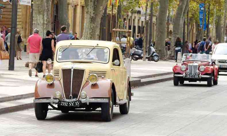  Todo domingo, veculos raros oferecem passeios pelas ruas da cidade francesa de Aix en Provence(foto: carlos Altman/em/d. a press)