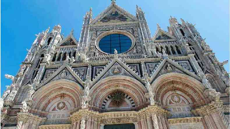 Séculos atrás a 'moda' entre os mais ricos era gastar o dinheiro construindo catedrais(foto: Getty Images)