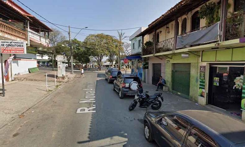 Vítima foi abordada por dois homens próximo a um ponto de venda de drogas em Contagem(foto: Reprodução/Google Street View) Vítima foi abordada por dois homens próximo a um ponto de venda de drogas em Contagem(foto: Reprodução/Google Street View)