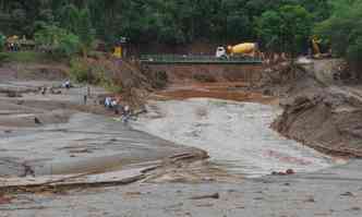 Rompimento de barragens da mineradora Samarco destruiu o distrito de Paracatu de Baixo(foto: Tulio Santos/EM/D.A press)