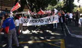 Profissionais da sade protestam na Avenida Alfredo Balena, em frente ao Hospital Joo XXIII(foto: Sind-Sade/Divulgao)