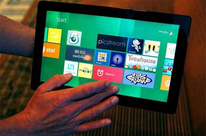 O novo sistema operacional da Microsoft n�o tem o menu 'Iniciar' e liga mais r�pido do que a vers�o anterior.(foto: REUTERS/Alex Gallardo)