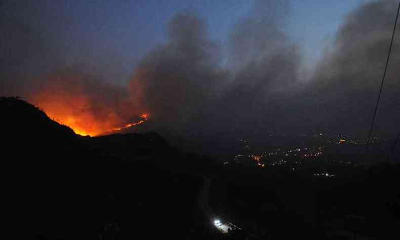 Serra do Cipó vai chegar ao 10º dia em chamas(foto: Leandro Couri/EM/D.A Press)