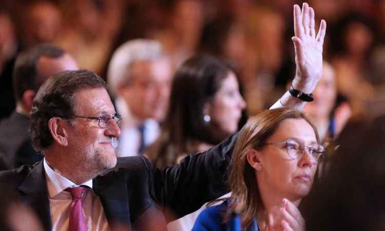 O primeiro ministro Mariano Rajoy, do Partido Popular, e sua esposa Elvira Fernandez(foto: CESAR MANSO / AFP ) O primeiro ministro Mariano Rajoy, do Partido Popular, e sua esposa Elvira Fernandez(foto: CESAR MANSO / AFP )
