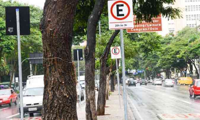 Novas placas de sinalizao foram instaladas(foto: PBH/Ricardo Laf/Divulgao)