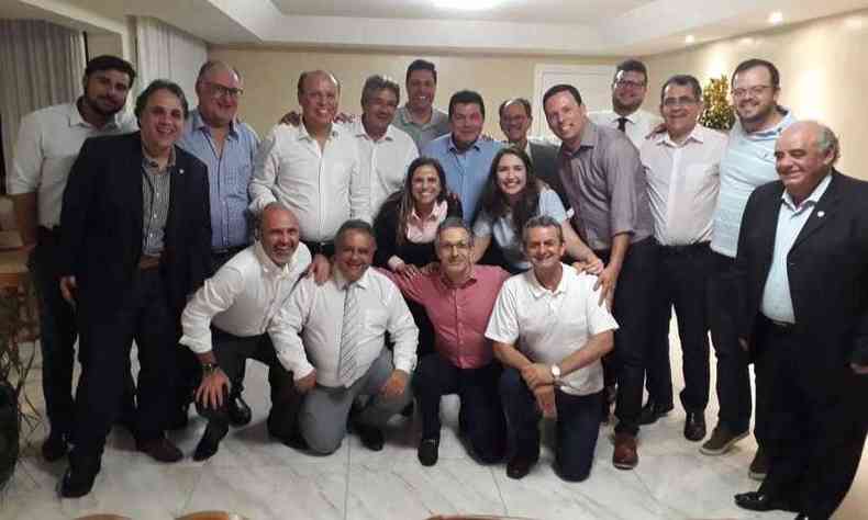 Os deputados se reuniram na casa do colega Roberto Andrade(foto: Reproduo Instagram)