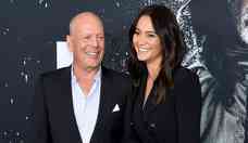 Bruce Willis renova votos de casamento com Ema Heming