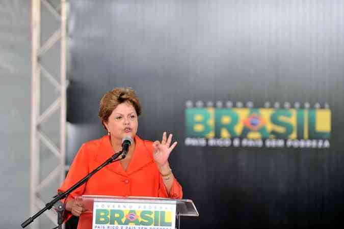 Dilma discursa durante evento em Betim, na RMBH, para entrega de mquinas (foto: Alexandre Gusanche)