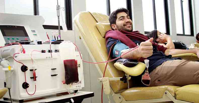 Luciano Gonçalves Rodrigues, analista de sistemas e doador: 'Não tenho contato com quem vai receber, mas fico feliz em saber que meu sangue ajuda muita gente'(foto: Edésio Ferreira/EM/DA Press)