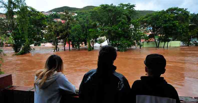Raposos - Bairro Vila Bela foi totalmente alagado pelas guas do Rio das Velhas(foto: Gladyston Rodrigues/EM/D.A Press)