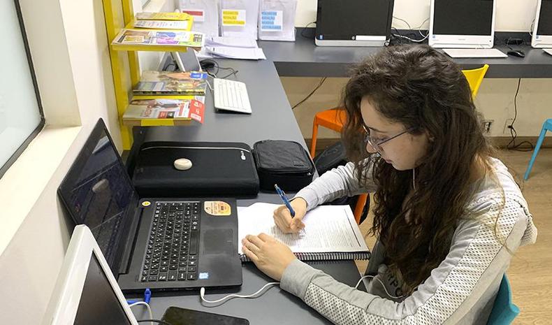 Beatriz Valadares aluna do Colgio e Pr-vestibular Determinante