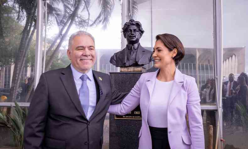 Marcelo Queiroga e Michelle Bolsonaro sorrindo