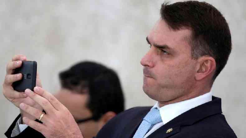 'Em primeiro lugar, o Queiroz no  filho do Bolsonaro', diz Olavo de Carvalho sobre ex-chefe de gabinete de Flvio Bolsonaro (foto)