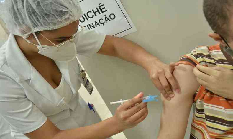 Homens sero vacinados no anexo do Cerest, no Brasilia, e mulheres recebero o imunizante no Centro de Oncologia, que funciona no antigo Betim Shopping(foto: Adeildo Silva/Divulgao)
