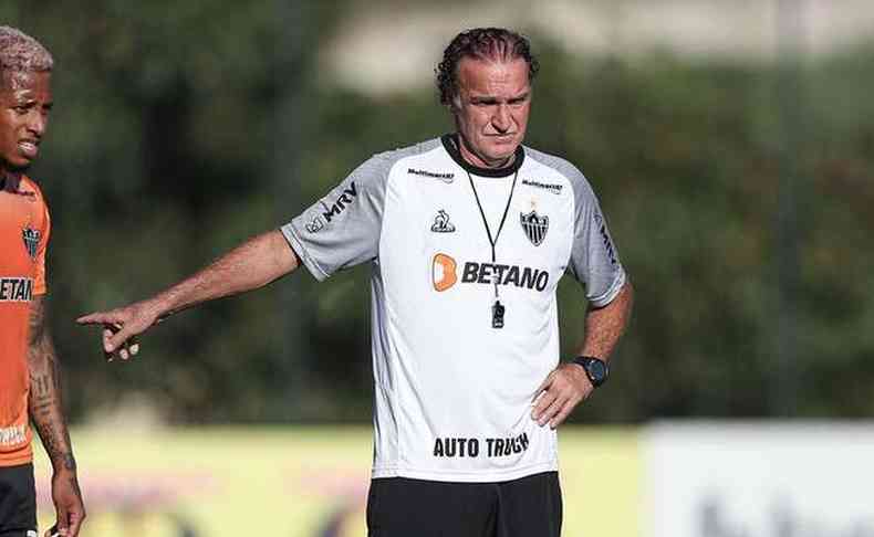 Cuca comanda treino do Atltico na Cidade do Galo 