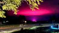 Clarão rosa no céu intriga cidade da Austrália e revela plantação secreta de maconha