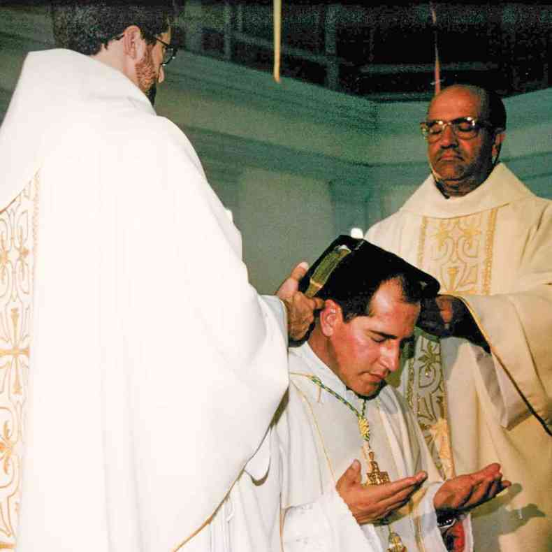 Natural de Cocos (BA), dom Walmor foi ordenado bispo em maio de 1998