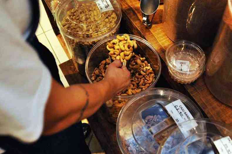 Emprios so especializados na venda de produtos alimentcios fracionados(foto: Tulio Santos/EM)