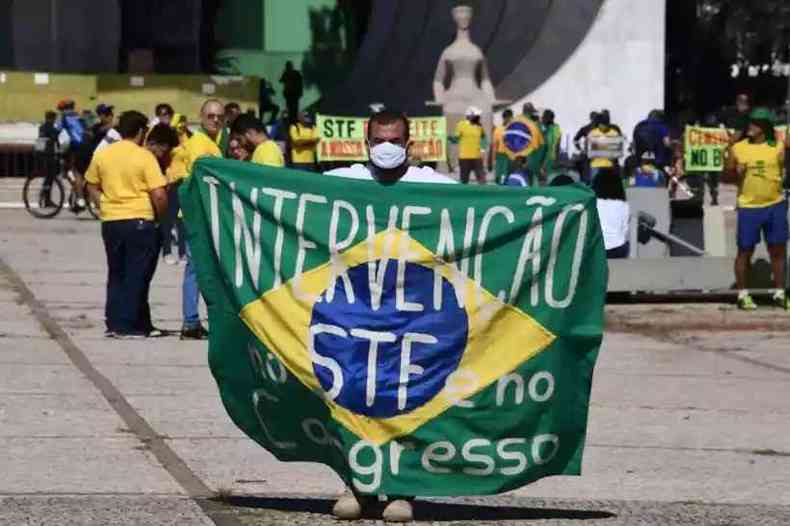 Guerra poltica em meio  covid-19: apoiadores de Bolsonaro ameaam o STF, considerado uma ''vergonha''(foto: AFP / EVARISTO SA)