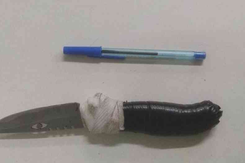 Imagem de uma faca e uma caneta
