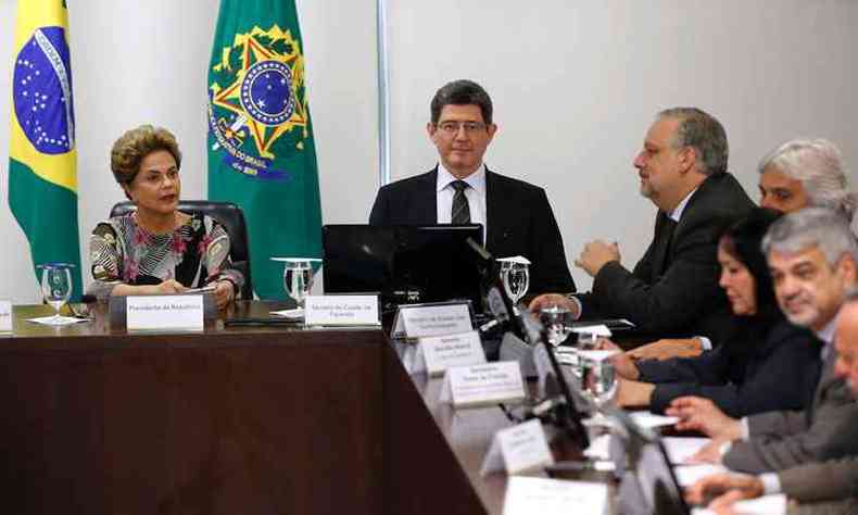 Dilma e ministros se reuniram com lderes de partidos aliados para discutir como fazer o Congresso referendar as medidas anunciadas (foto: DIDA SAMPAIO/ESTADO CONTEDO)