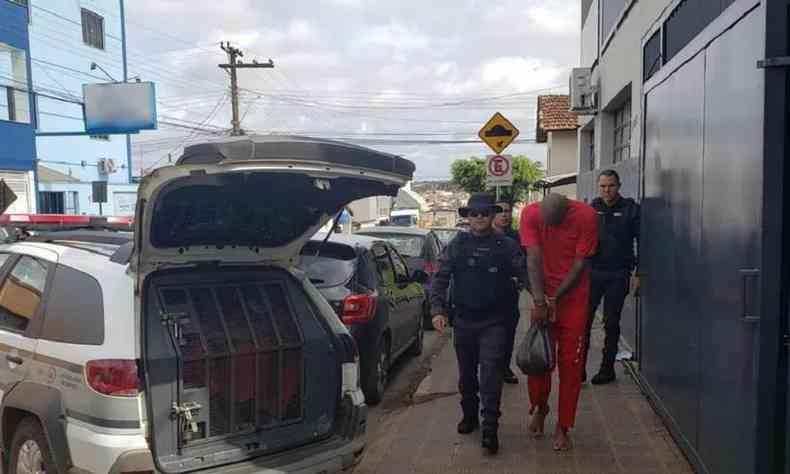 Homem foi detido e levado para presdio em Patos de Minas