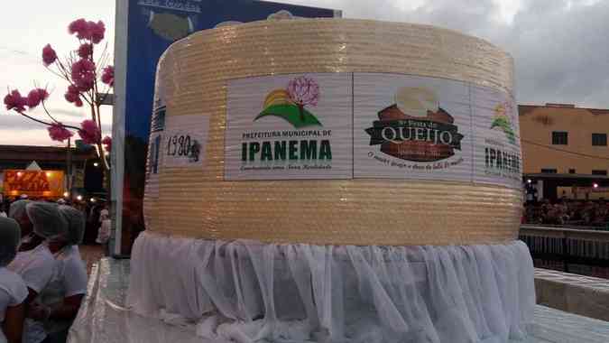 Ipanema produziu, mais uma vez, o maior queijo minas e o maior doce de leite do mundo. Iguarias foram auditadas na 8 Festa do QueijoAlessandro Santos/TV Alterosa