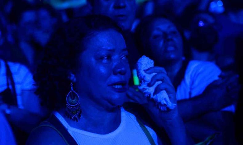 F chora no show de Milton Nascimento