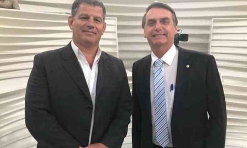 Presidente do PSL, Gustavo Bebbiano ( direita) posa para foto ao lado de Jair Bolsonaro(foto: Reproduo/Instagram)