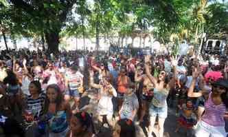 Carnaval de rua na Praa Gomes Freire em Mariana, em 2013(foto: Leandro Couri/EM/D.A Press - 10/02/2013)