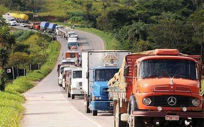 Os motoristas tiveram de ter paci�ncia, pois o tr�snito ficou completamente parado(foto: Beto Novaes/EM/D.A.Press)