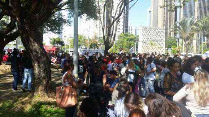 Servidores fizeram assembleia na Regio Centro-Sul de Belo Horizonte nesta quinta-feira(foto: Sind-sade/Divulgao)