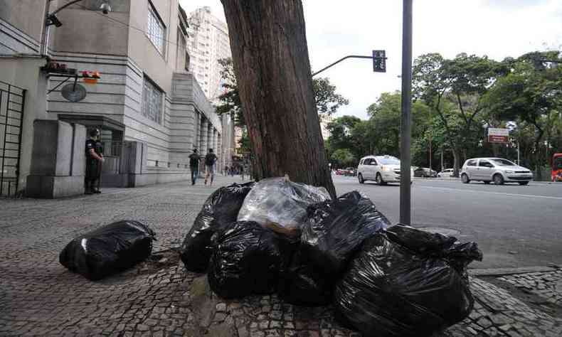 Com greve de garis, sacos de lixo devem se espalhar por BH(foto: Alexandre Guzanshe/EM/D.A Press)