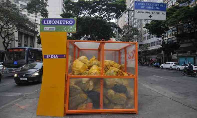 lixmetro, na Praa Sete.